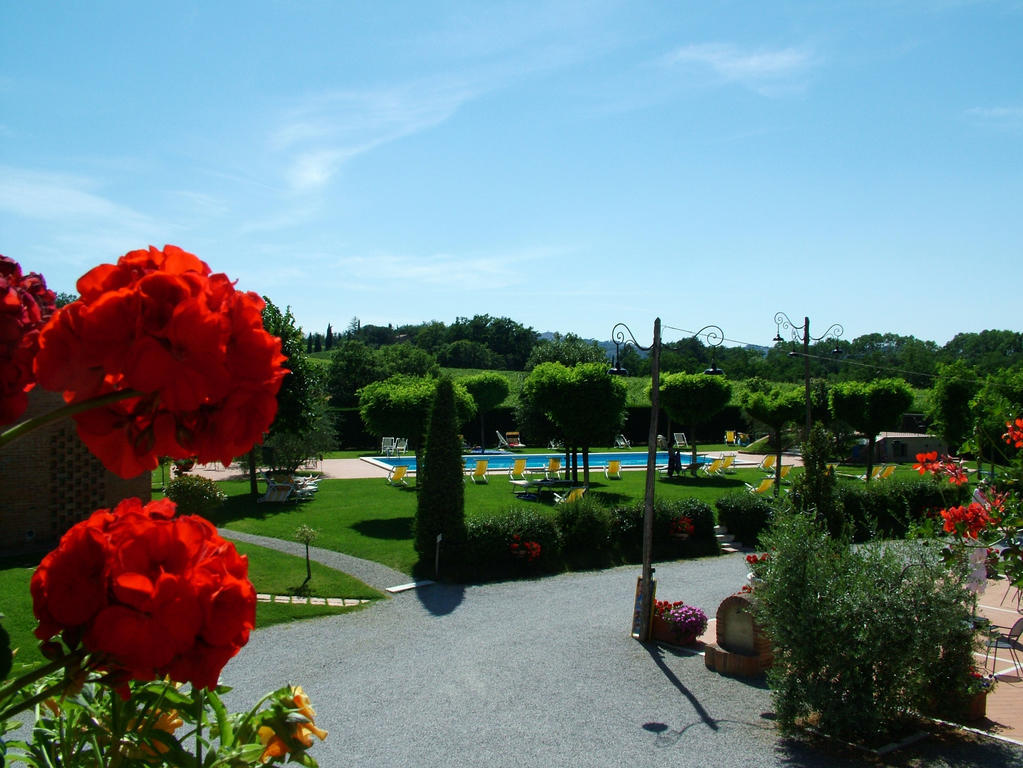 Borgo Delle More มอนติปุลเชียโน ภายนอก รูปภาพ