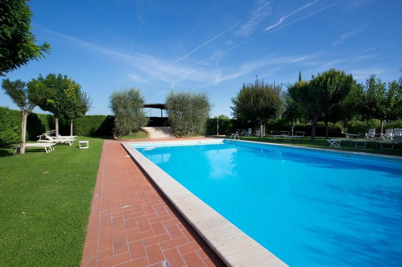 Borgo Delle More มอนติปุลเชียโน ภายนอก รูปภาพ